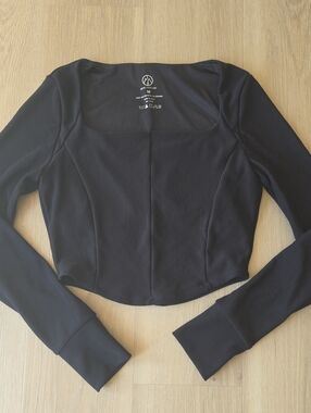 Black Square-Neck Long Sleeve Crop Top
